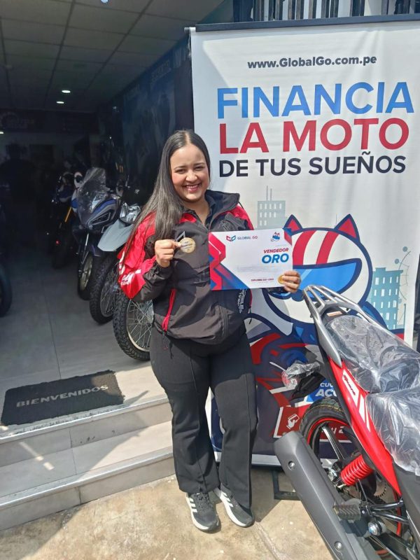 Vendedora Oro — Dealer aliado · Lima - Medalla Team Go + diploma · Moto entregada